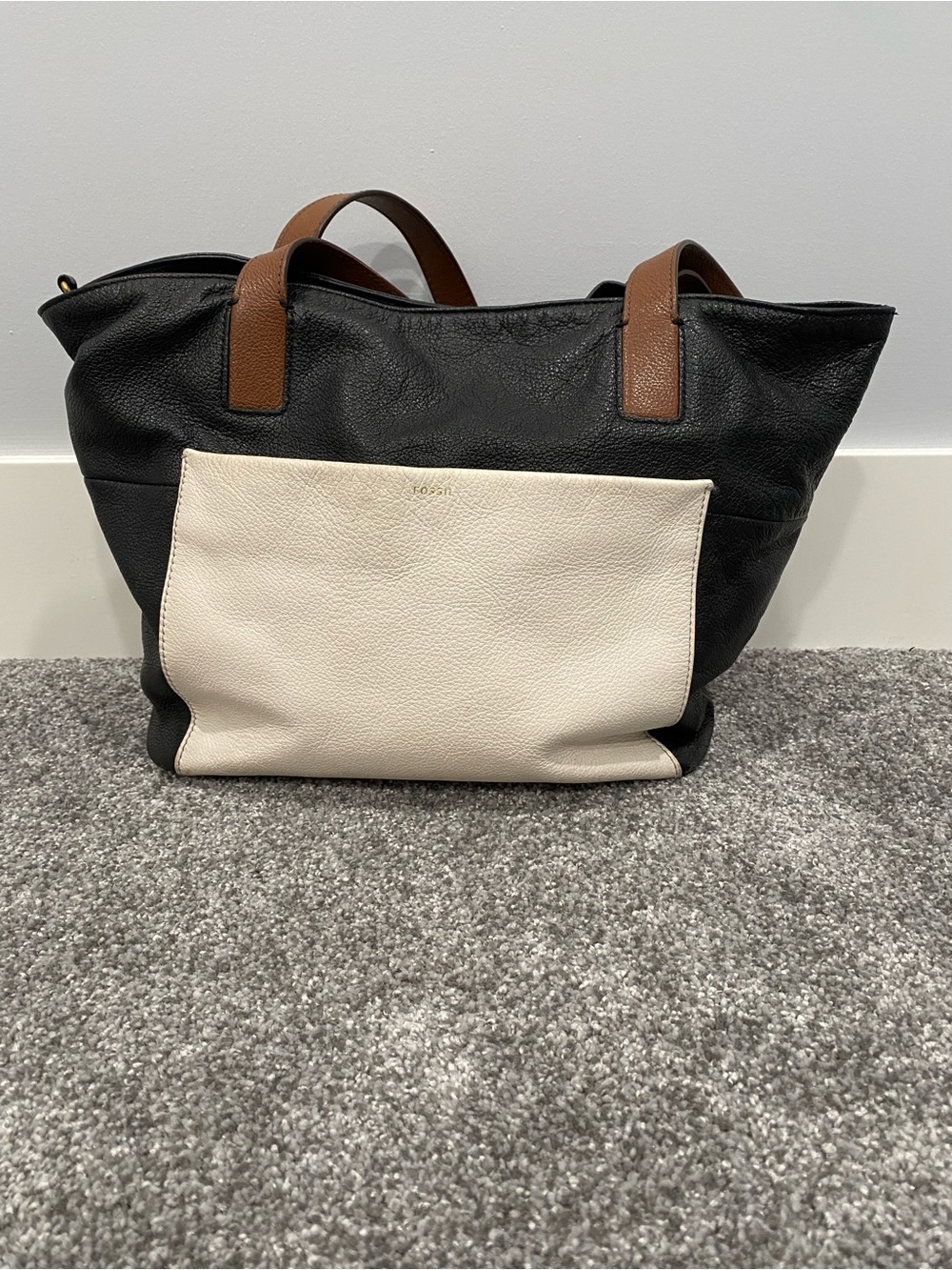 Fossil Genuine Pebbled Leather Purse Bag Exterior Pocket Black, White, Brown VTG
